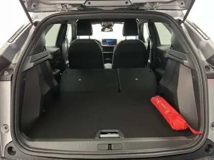 Photo 101 Peugeot 2008  Hybrid 145 e-DCS6