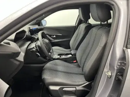 Photo 107 Peugeot 2008  Hybrid 145 e-DCS6