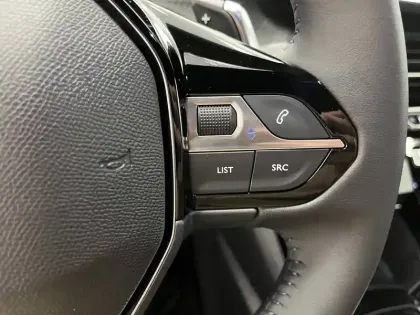 Photo 117 Peugeot 2008  Hybrid 145 e-DCS6