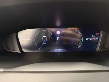 Photo 63 Peugeot 2008  Hybrid 145 e-DCS6