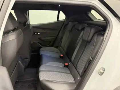 Photo 45 Peugeot 2008  Hybrid 145 e-DCS6