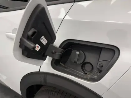 Photo 51 Peugeot 2008  Hybrid 145 e-DCS6