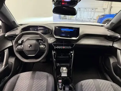 Photo 13 Peugeot 2008  Hybrid 145 e-DCS6