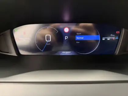 Photo 56 Peugeot 2008  Hybrid 145 e-DCS6