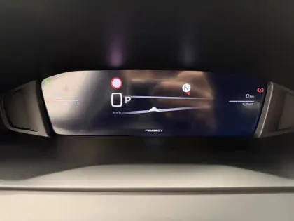 Photo 61 Peugeot 2008  Hybrid 145 e-DCS6