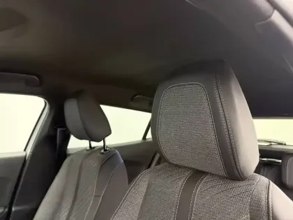 Photo 48 Peugeot 2008  Hybrid 145 e-DCS6