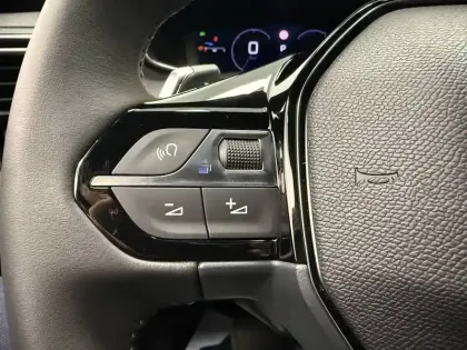 Photo 64 Peugeot 2008  Hybrid 145 e-DCS6