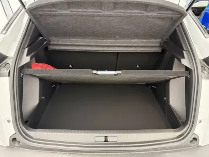 Photo 18 Peugeot 2008  Hybrid 145 e-DCS6