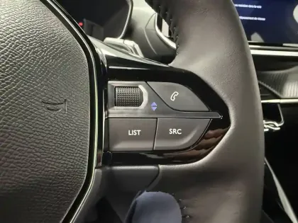 Photo 65 Peugeot 2008  Hybrid 145 e-DCS6