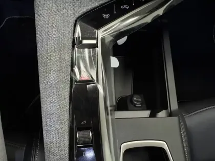 Photo 64 Peugeot 5008  Hybrid 145 e-DCS6