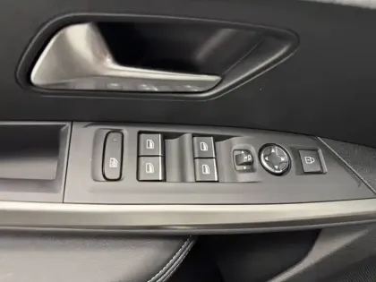 Photo 113 Peugeot 5008  Hybrid 145 e-DCS6