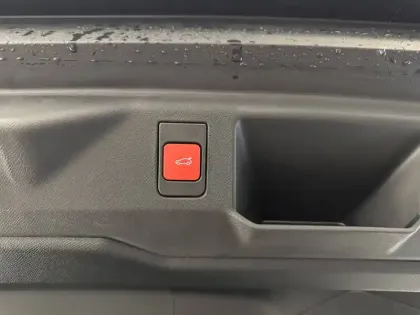 Photo 126 Peugeot 5008  Hybrid 145 e-DCS6