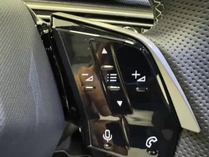 Photo 58 Peugeot 5008  Hybrid 145 e-DCS6