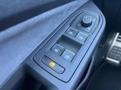 Photo 47 Volkswagen Golf  1.5 eTSI OPF 150 DSG7