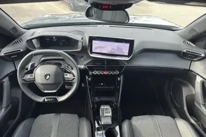 Photo 13 Peugeot 2008  Hybrid 145 e-DCS6