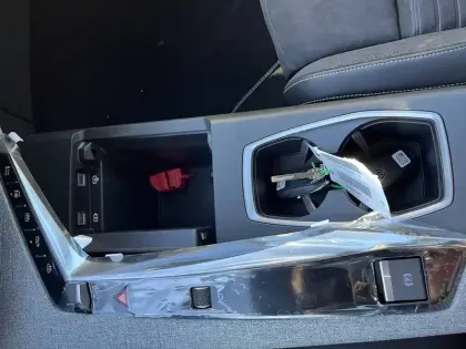 Photo 51 Peugeot 3008  Electrique 73 kWh 210 ch