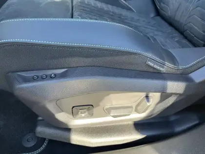 Photo 47 Peugeot 3008  Electrique 73 kWh 210 ch