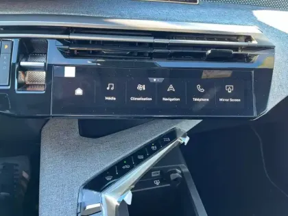 Photo 71 Peugeot 3008  Electrique 73 kWh 210 ch