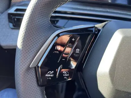 Photo 53 Peugeot 3008  Electrique 73 kWh 210 ch