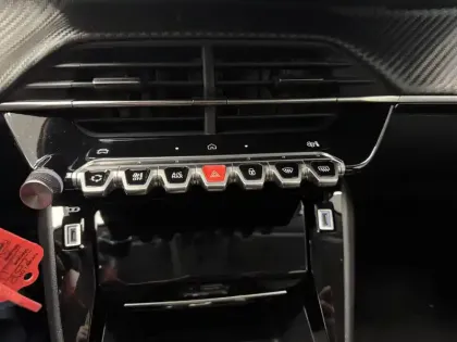 Photo 70 Peugeot 208  Hybrid 110 e-DCS6