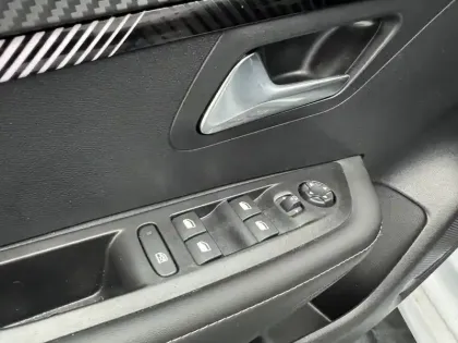 Photo 9 Peugeot 208  Hybrid 110 e-DCS6