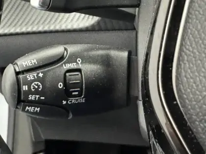 Photo 13 Peugeot 208  Hybrid 110 e-DCS6