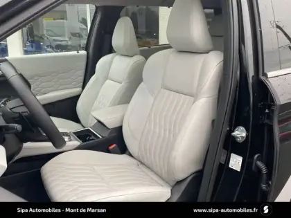 Photo 76 Mitsubishi Outlander  2.4 MIVEC PHEV 306 4WD