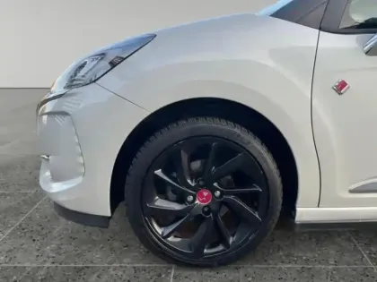 Photo 8 DS DS 3  Essence 130 Performance Line GPS CarPlay Radar Recul Clim Auto