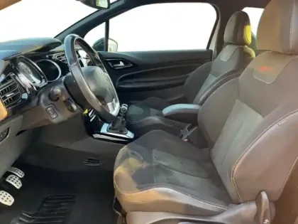 Photo 10 DS DS 3  Essence 130 Performance Line GPS CarPlay Radar Recul Clim Auto