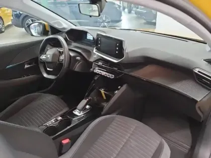 Photo 12 Peugeot 208  e- 136ch Style