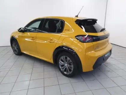 Photo 6 Peugeot 208  e- 136ch Style