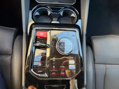 Photo 25 BMW Serie 5 M5 4.4 V8 PHEV 727ch