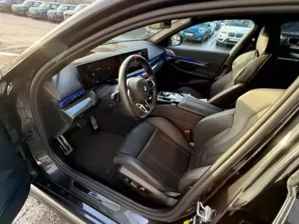 Photo 18 BMW Serie 5 M5 4.4 V8 PHEV 727ch