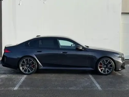 Photo 17 BMW Serie 5 M5 4.4 V8 PHEV 727ch