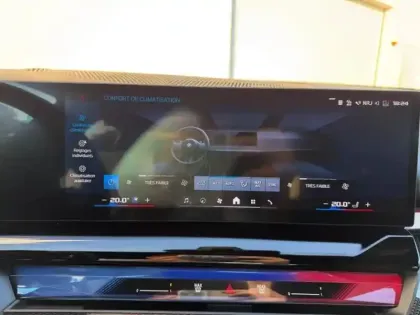 Photo 27 BMW Serie 5 M5 4.4 V8 PHEV 727ch