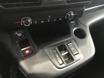 Photo 9 Opel Combo Cargo  M 800kg 100 kW Batterie 50 kWh