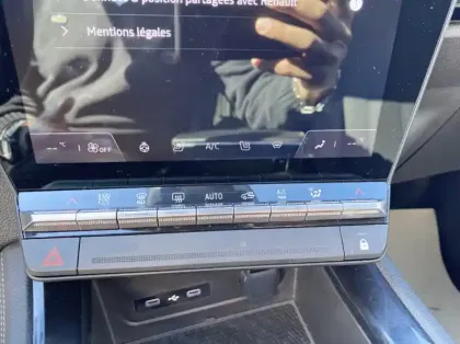 Photo 4 Renault Austral 1.2 E-Tech full hybrid 200ch Iconic- 24