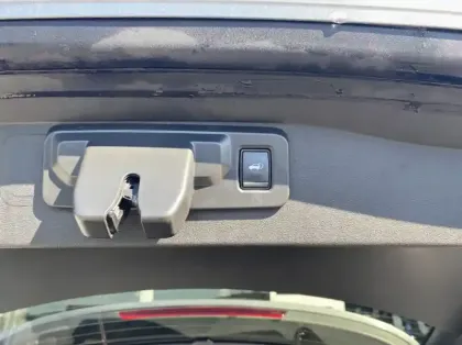 Photo 18 Renault Austral 1.2 E-Tech full hybrid 200ch Iconic- 24