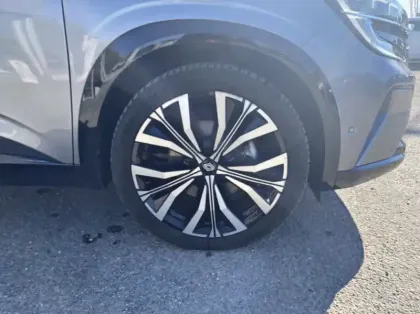 Photo 13 Renault Austral 1.2 E-Tech full hybrid 200ch Iconic- 24