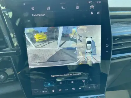 Photo 15 Renault Austral 1.2 E-Tech full hybrid 200ch Iconic- 24