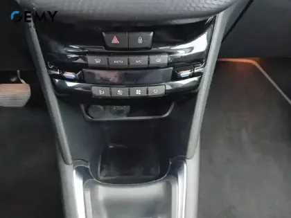 Photo 19 Peugeot 208 Gén. I Ph2 Allure 5