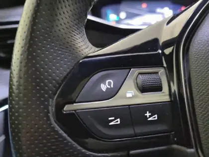 Photo 27 Peugeot 208  PureTech 100 S&S BVM6