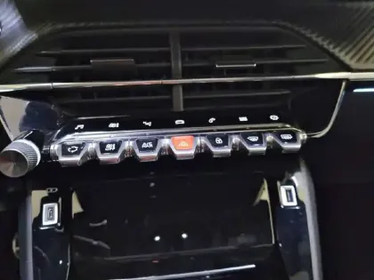 Photo 24 Peugeot 208  PureTech 100 S&S BVM6