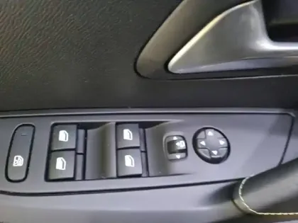 Photo 30 Peugeot 208  PureTech 100 S&S BVM6