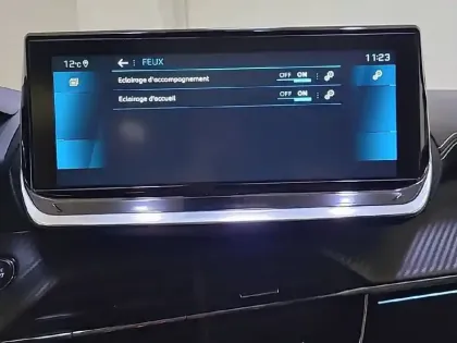 Photo 23 Peugeot 208  PureTech 100 S&S BVM6