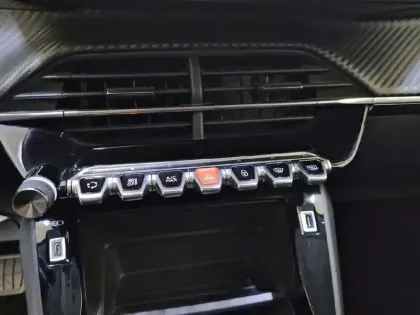 Photo 24 Peugeot 2008  PureTech 130 S&S EAT8