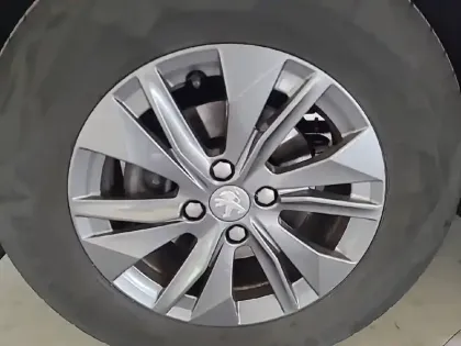 Photo 12 Peugeot 2008  PureTech 130 S&S EAT8