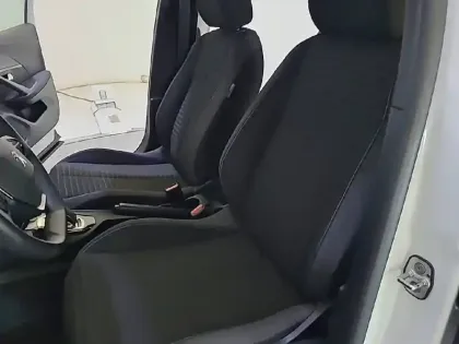 Photo 10 Peugeot 2008  PureTech 130 S&S EAT8