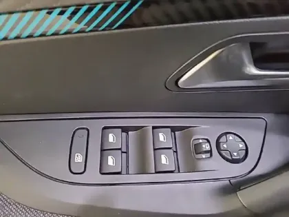 Photo 30 Peugeot 2008  PureTech 130 S&S EAT8