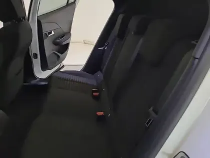 Photo 11 Peugeot 2008  PureTech 130 S&S EAT8